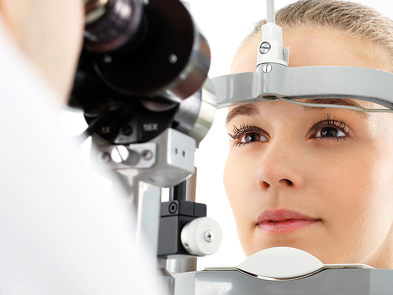 Dans le cadre du post-traitement d'une opération des yeux, le calendrier des soins doit absolument être respecté.